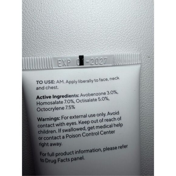 Murad Superactive Moisturizer SPF 50: Mattifying Oil + Pore Control - Picture 3 of 5